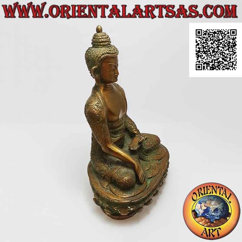 Scultura Buddha "Bhumisparsha Mudra - Sottomettendo il demone Mara" in ottone da 21 cm