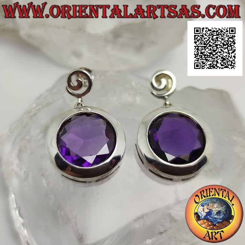 Boucles d'oreilles à lobes en argent avec grosse améthyste synthétique à facettes rondes avec fil à bord lisse