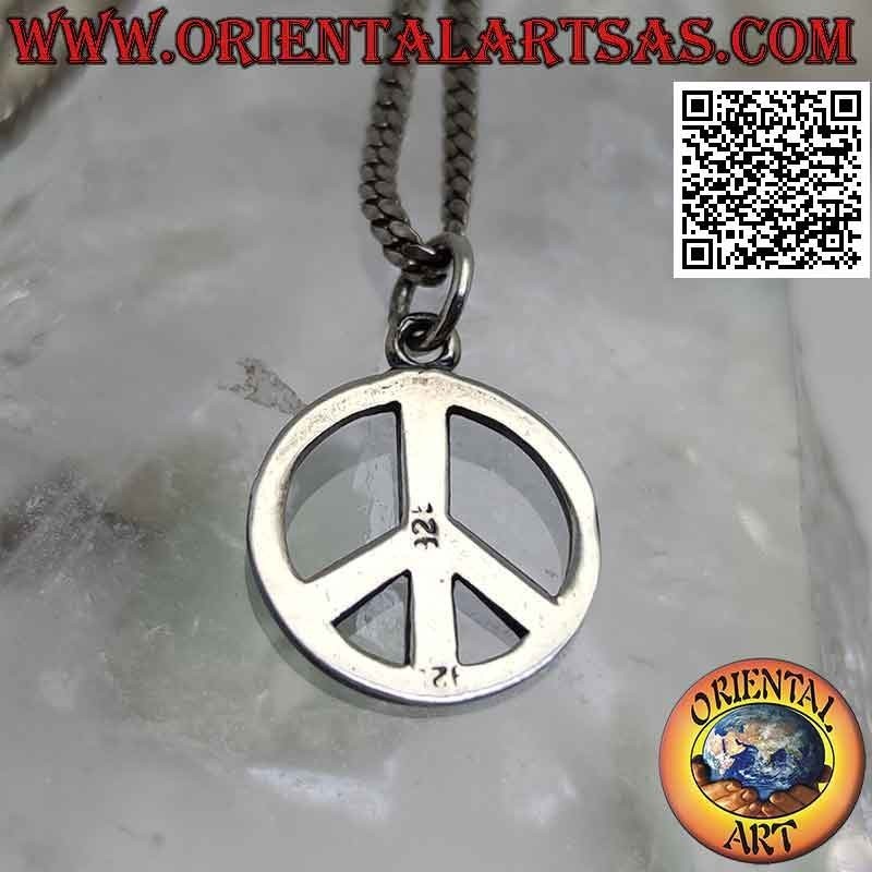 Colgante de plata en forma de símbolo de la paz grabado en el centro (Ø 15 mm.)