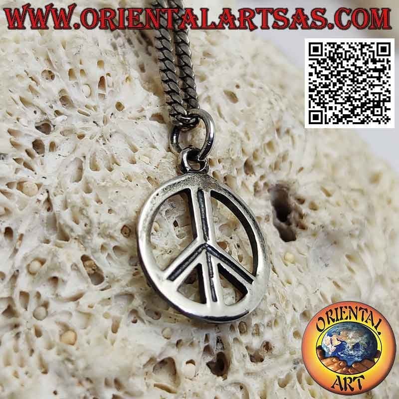 Colgante de plata en forma de símbolo de la paz grabado en el centro (Ø 15 mm.)