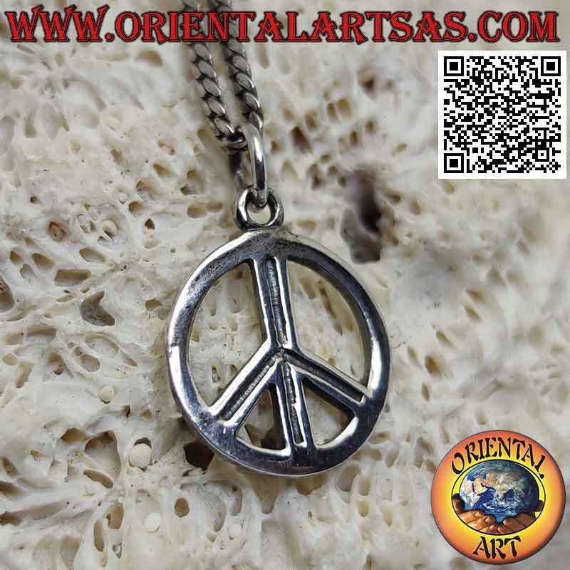 Silver pendant in the shape of a peace symbol engraved centrally (Ø 15 mm.)