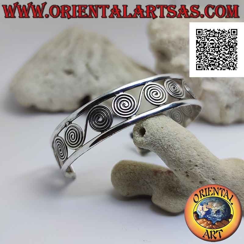 Pulsera rígida en plata 925 ‰ perforada, una serie de espirales griegas entre dos líneas suaves