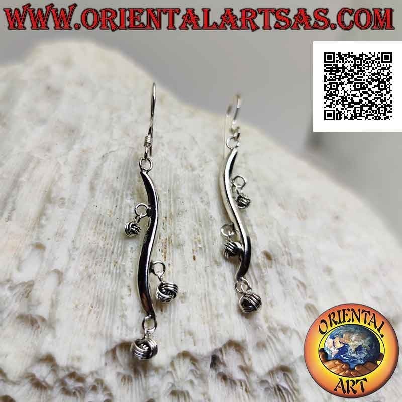 Boucles d'oreilles en argent avec des crochets en ligne ondulée avec des boules pendantes entrelacées