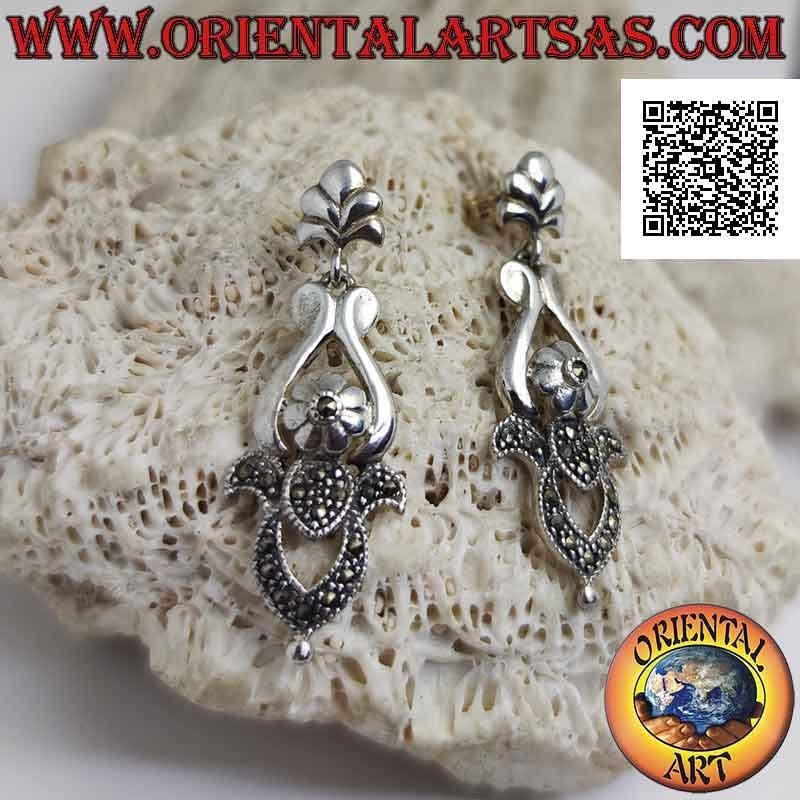 Orecchini in argento, piastra barocca traforata metà liscia e metà tempestata di marcassite