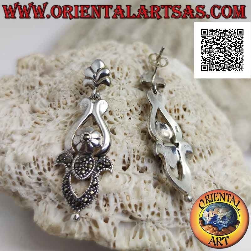 Orecchini in argento, piastra barocca traforata metà liscia e metà tempestata di marcassite