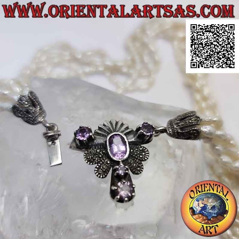 Collar de plata 925 ‰ con 5 hileras de perlas de agua dulce y cierre tachonado de marcasita y amatista