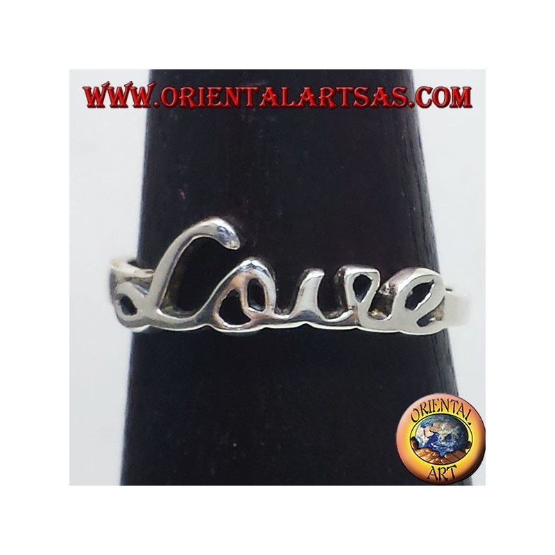 Anillo de plata 925 con la palabra "Love" realizada en estilo cursivo pulido.