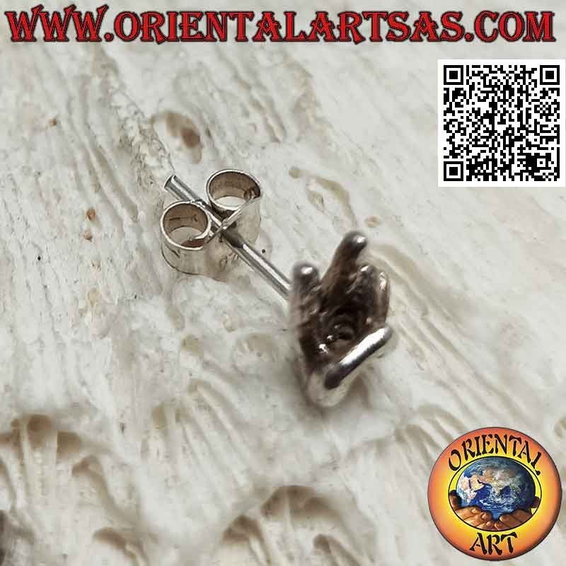 Mini pendiente de plata, el gesto de la mano de la victoria o la paz