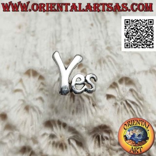 Mini orecchino in argento, la scritta "Yes" liscia