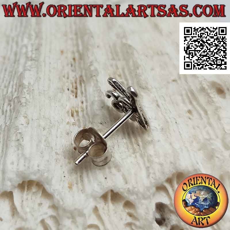 Mini orecchino in argento, la scritta "Yes" liscia