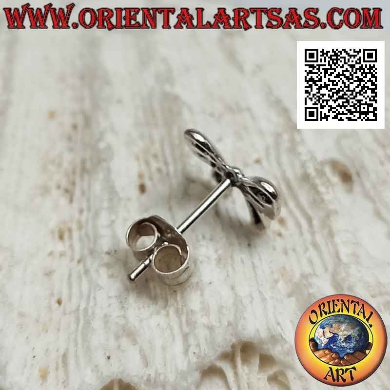 Mini orecchino in argento, il fiocchetto