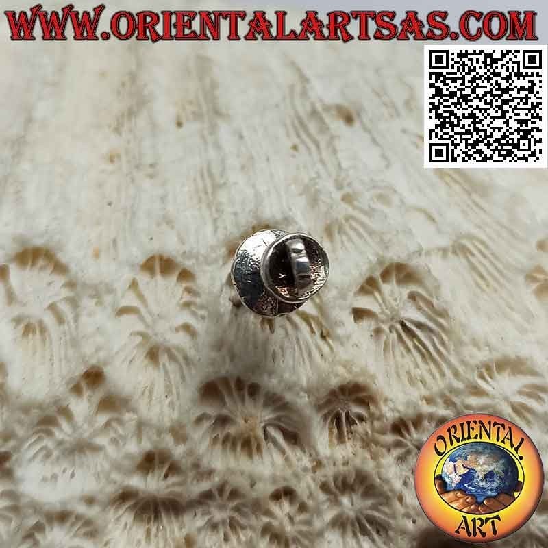 Mini silver earring, the key inserted in the classic round knob