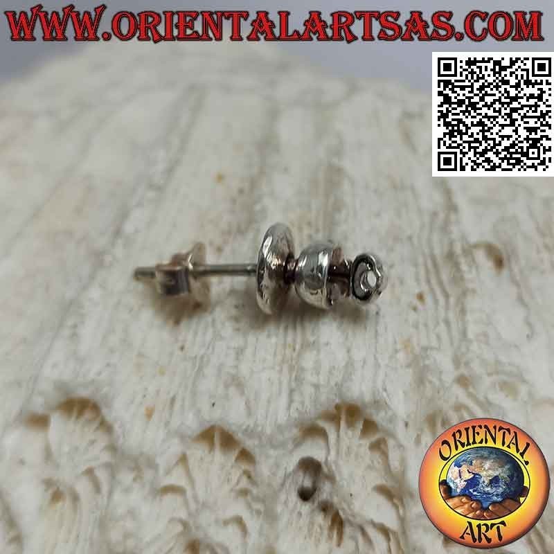 Mini orecchino in argento, la chiave inserita nel pomello tondo classico