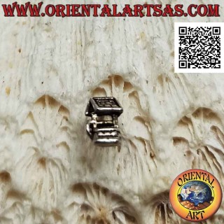 Mini boucle d'oreille en argent, le puits traditionnel