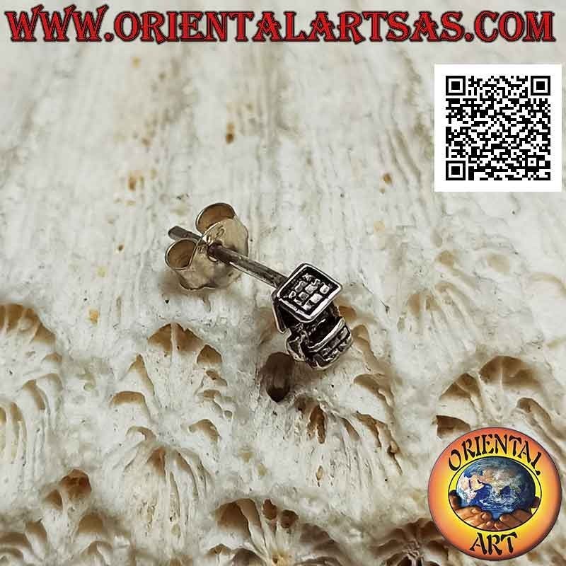 Mini boucle d'oreille en argent, le puits traditionnel