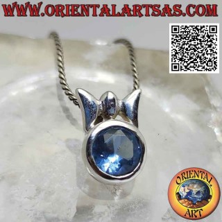 Silver pendant with faceted round blue topaz with smooth triple hook