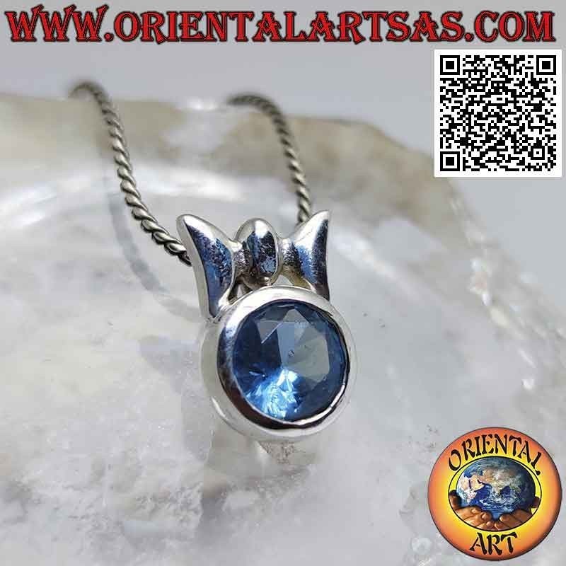Silver pendant with faceted round blue topaz with smooth triple hook