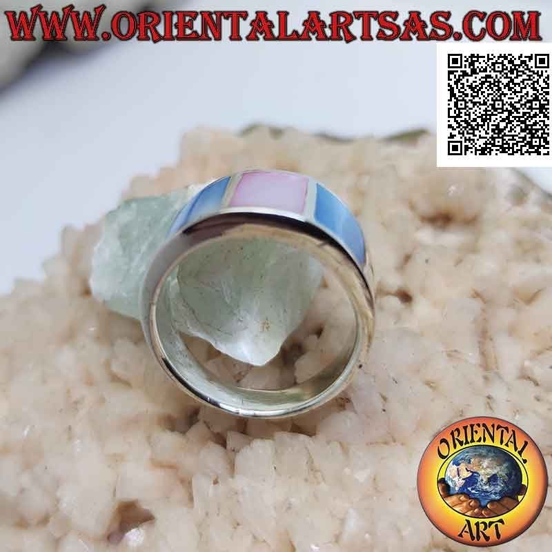 Bague en argent avec anneau lisse avec trois nacres multicolores serties dans le fil (5)