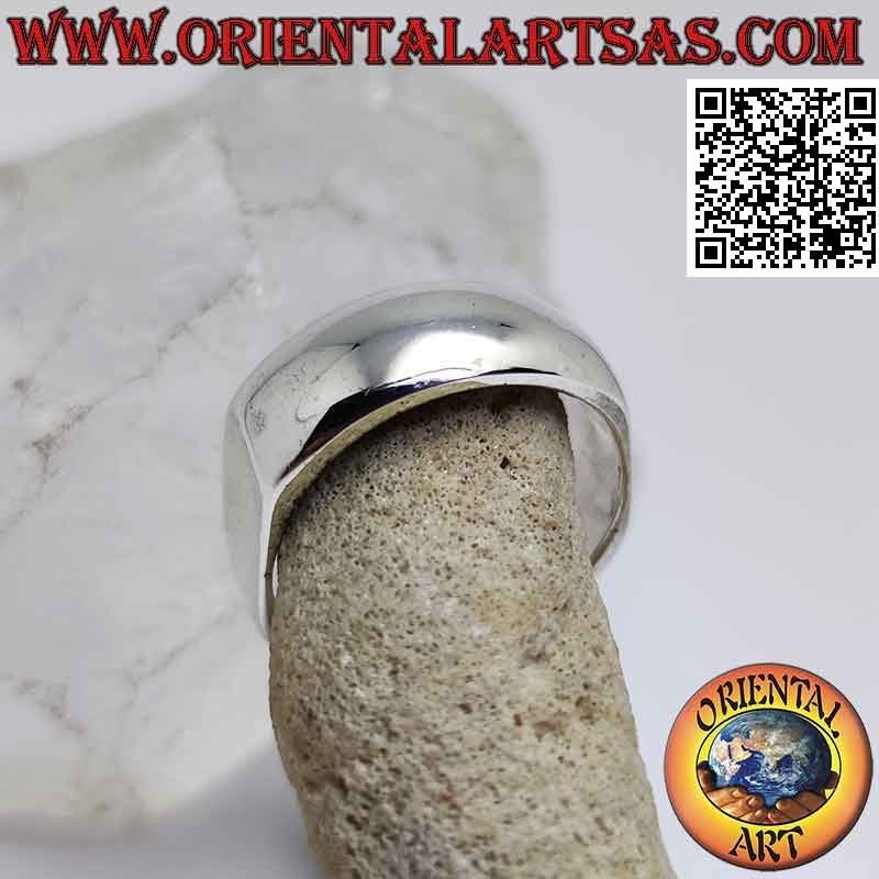 Bague en argent carré lisse, plate sur les côtés et convexe vers l'avant