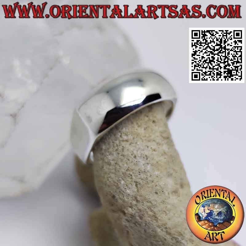 Bague en argent carré lisse, plate sur les côtés et convexe vers l'avant