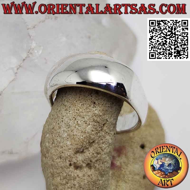 Anillo de plata liso cuadrado, plano en los lados y convexo hacia adelante