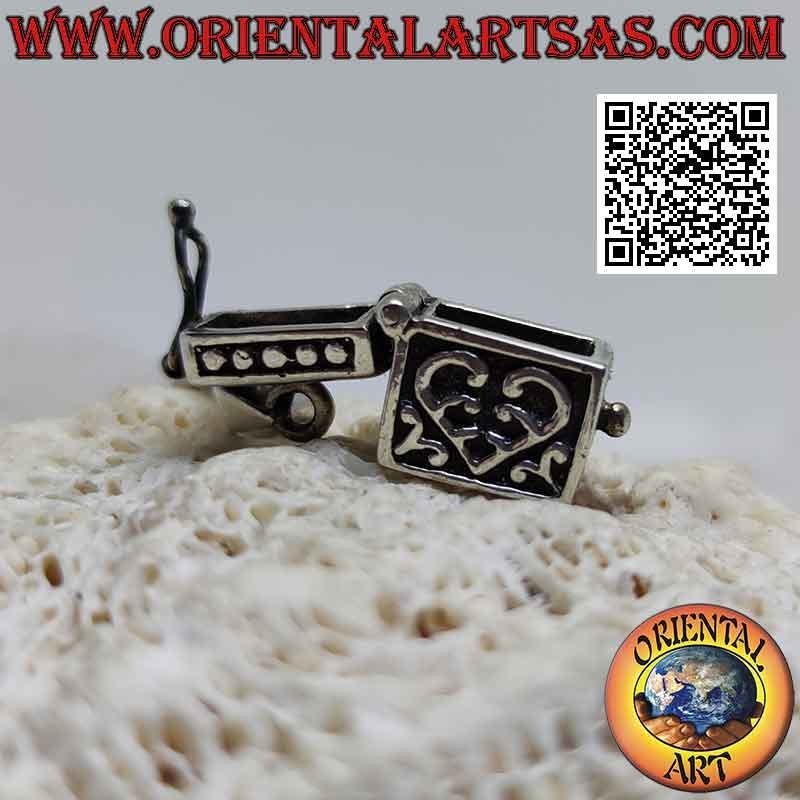 Silver box pendant in the shape of a handbag with engraved decorations