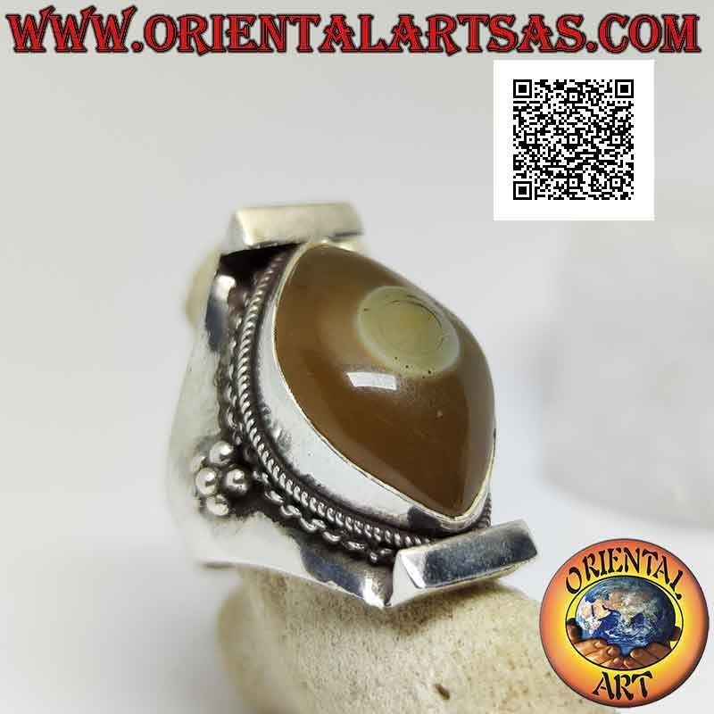 Anillo de plata con ágata ojo de Shiva ovalada de dos tonos en engaste nepalí (amarillo - blanco)