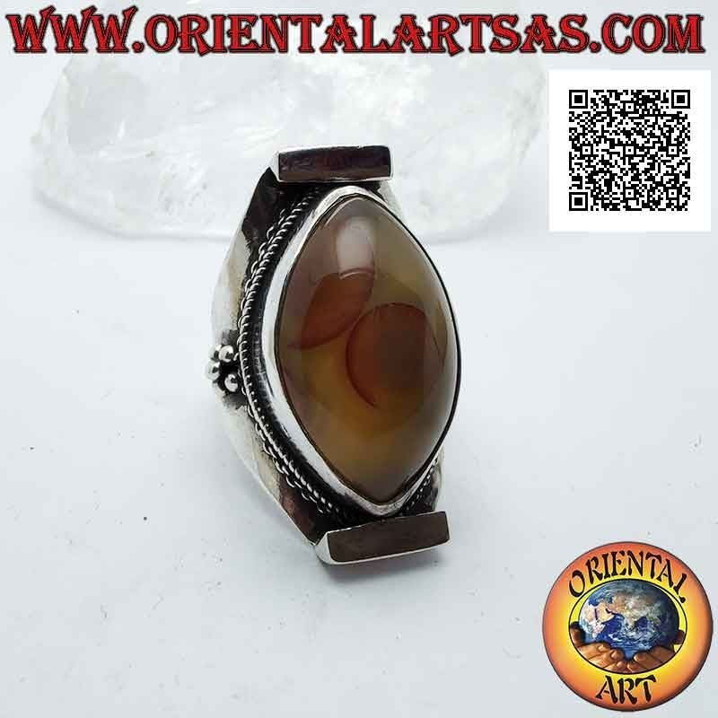 Anello in argento con agata occhio di Shiva ovale bicolore su montatura nepalese (giallo - arancio)