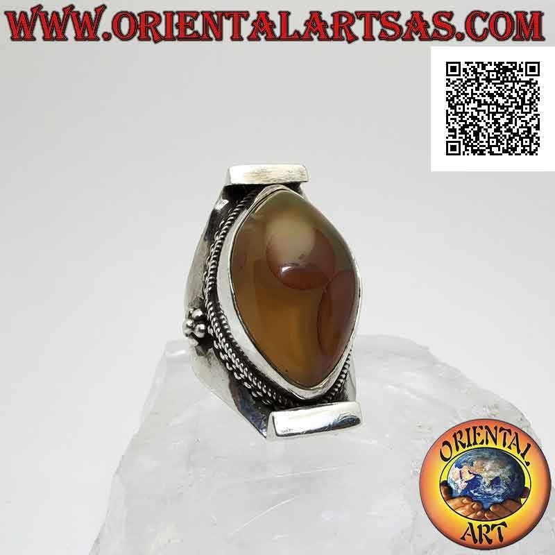 Anillo de plata con ágata ojo de Shiva ovalada de dos tonos en engaste nepalí (amarillo - naranja)