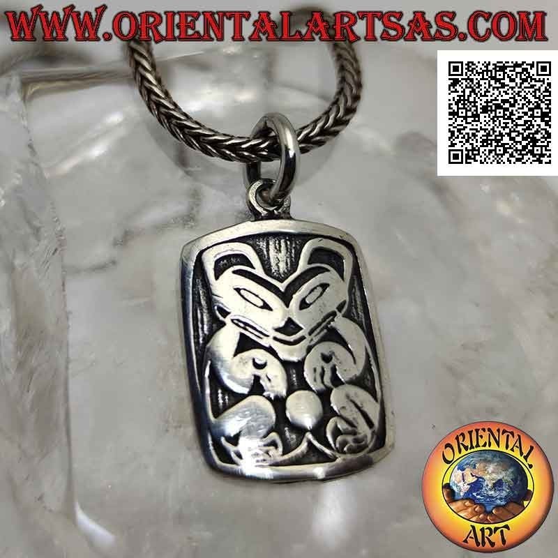 Pendentif médaille rectangulaire en argent avec Supay, dieu inca de la mort, en bas-relief