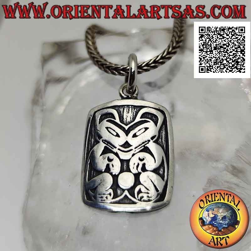 Pendentif médaille rectangulaire en argent avec Supay, dieu inca de la mort, en bas-relief