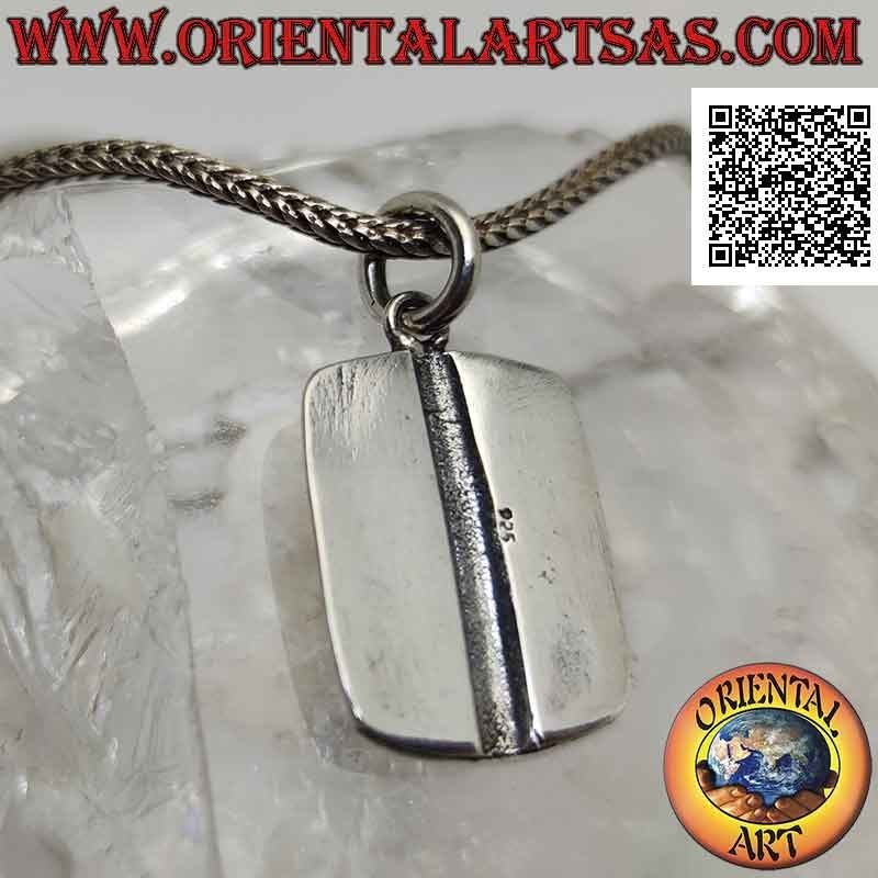 Medalla rectangular colgante de plata con Supay, dios inca de la muerte, en bajorrelieve