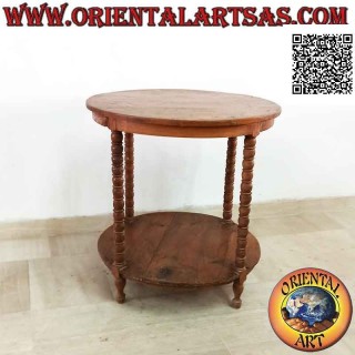 Table ronde avec quatre pieds de sphères avec étagère en dessous en bois de teck antique (70 cm Ø)