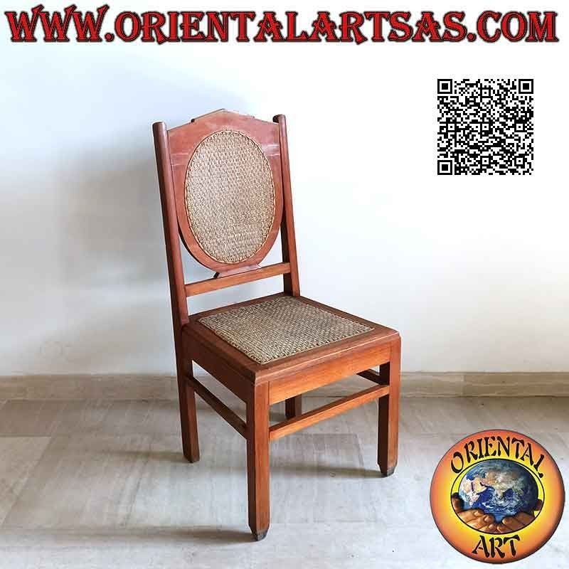 Chaise de style colonial à dossier ovale en bois de teck et paille de Vienne (tissage serré)