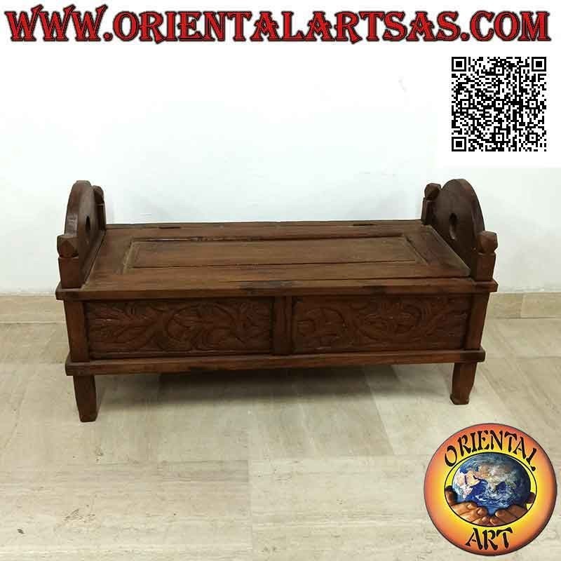 Banc - coffre à décor floral sculpté en bois de teck (peut être ouvert)