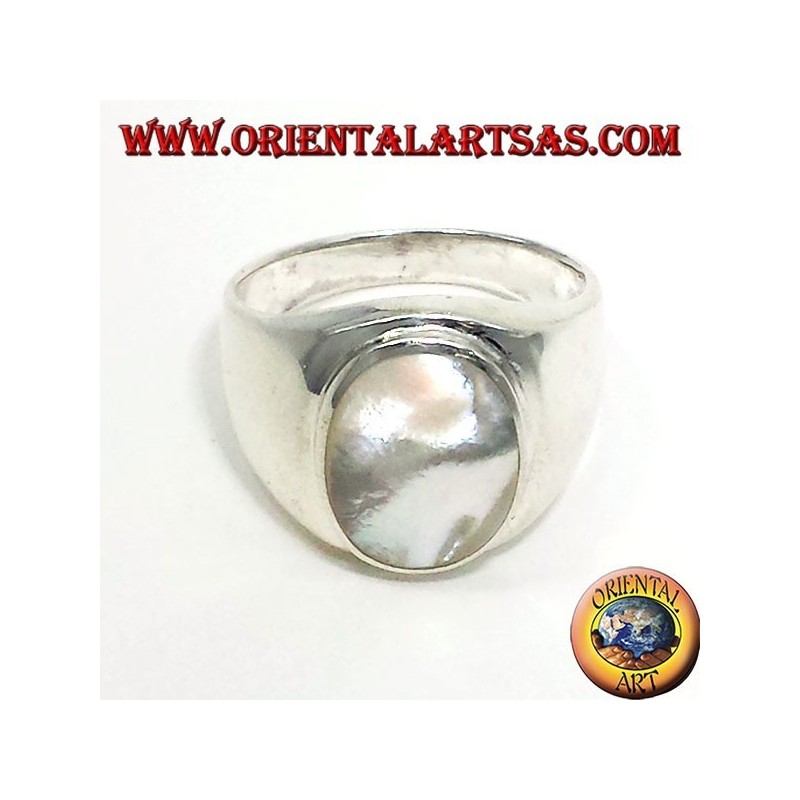 Anillo de plata con madre de la perla oval