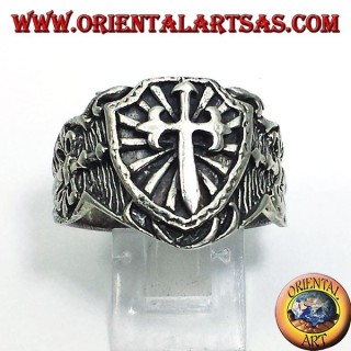 anillo de plata, cruz escudo medieval espadas