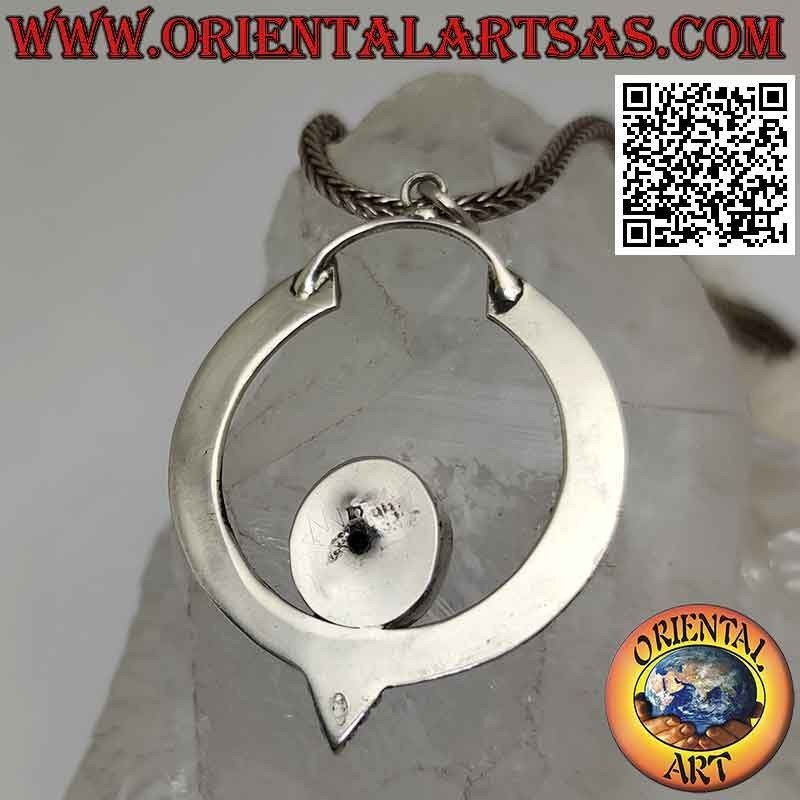 Colgante de plata, círculo decorado con lapislázuli ovalado en el interior