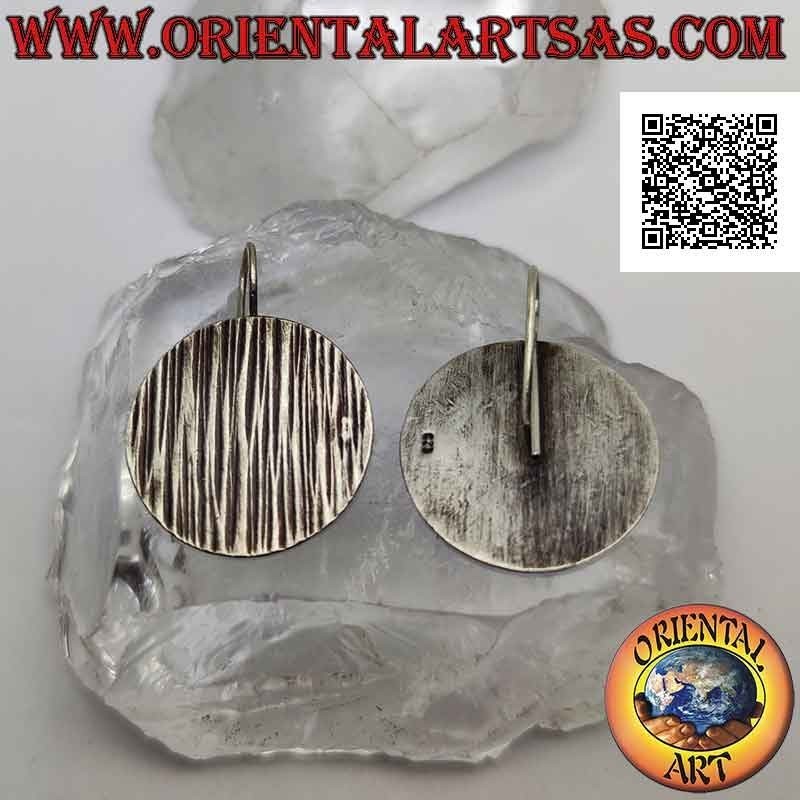 Boucles d'oreilles à levier en argent avec plaque ronde avec gravures verticales aléatoires