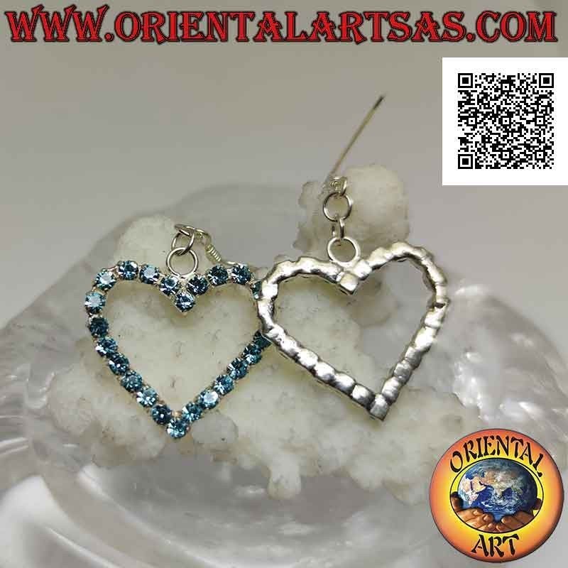 Boucles d'oreilles à levier en argent avec contour de coeur d'oxydes de zirconium bleu clair