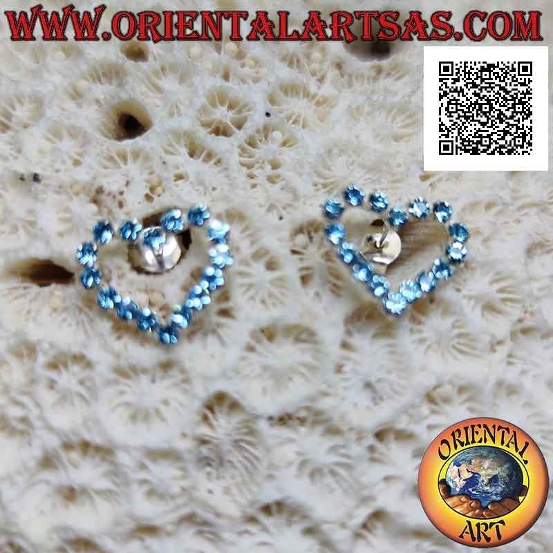 Boucles d'oreilles lobe en argent avec contour coeur serti d'oxydes de zirconium bleu clair (moyen)