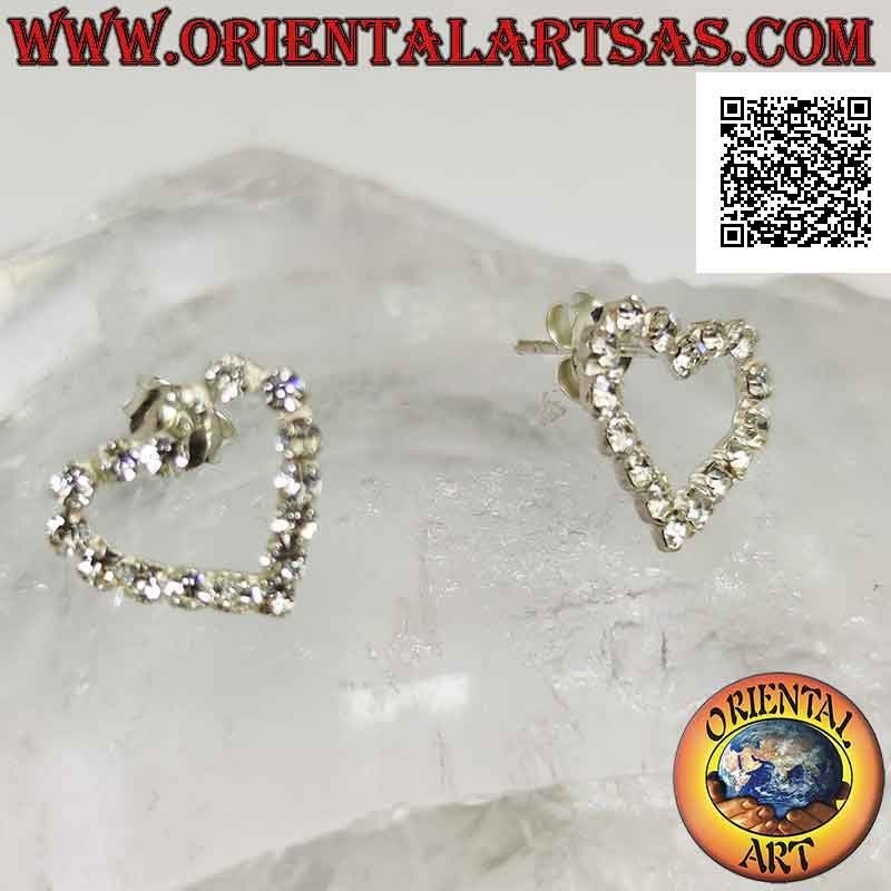 Boucles d'oreilles lobe en argent avec contour coeur de zircons cubiques blancs sertis (moyen)