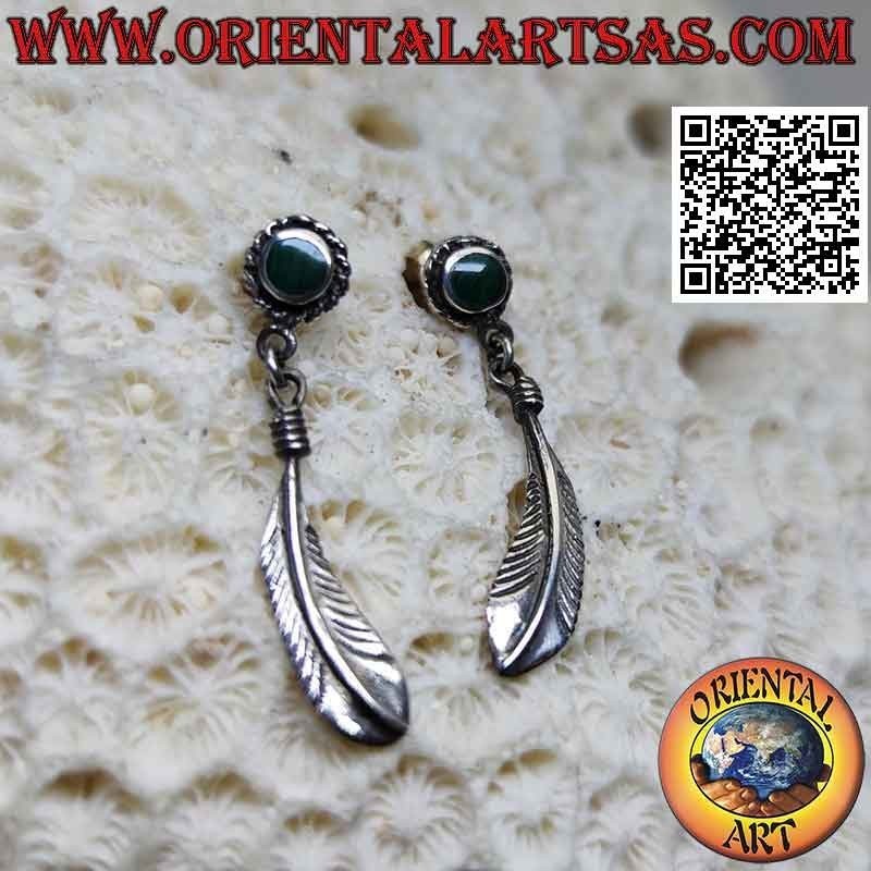 Silver lobe earrings with round green agate and pendant feather
