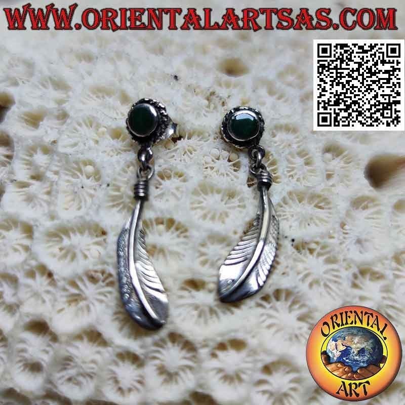 Silver lobe earrings with round green agate and pendant feather