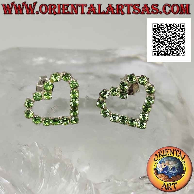 Boucles d'oreilles lobe en argent avec contour coeur serti d'oxydes de zirconium verts (moyen)
