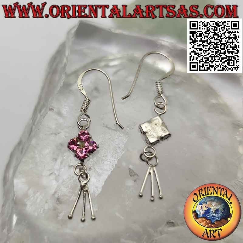 Silberne Hebelohrringe mit rosa Zirkonia-Rhombus und drei hängenden Segmenten