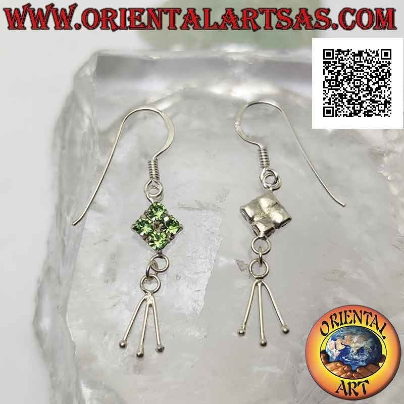Boucles d'oreilles à levier en argent avec losange en zircon vert et trois segments pendants