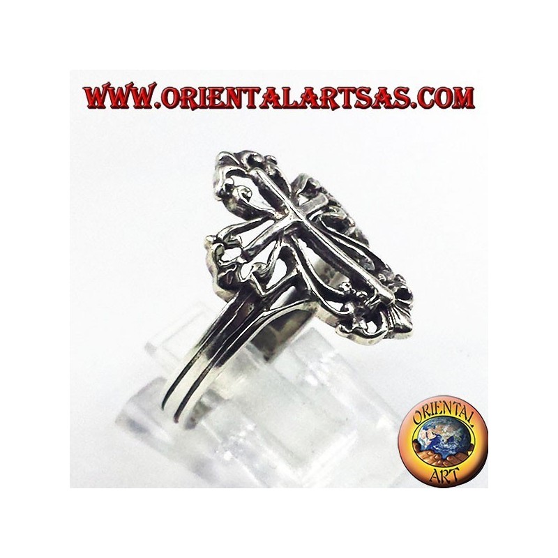 Bague en argent avec croix