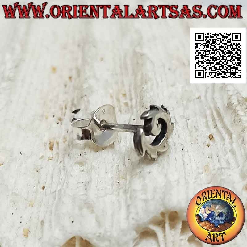 Mini silver earring, the toothed spiral