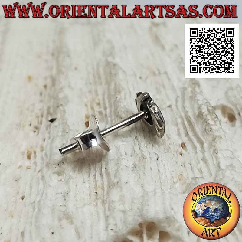 Mini boucle d'oreille en argent, la spirale dentée